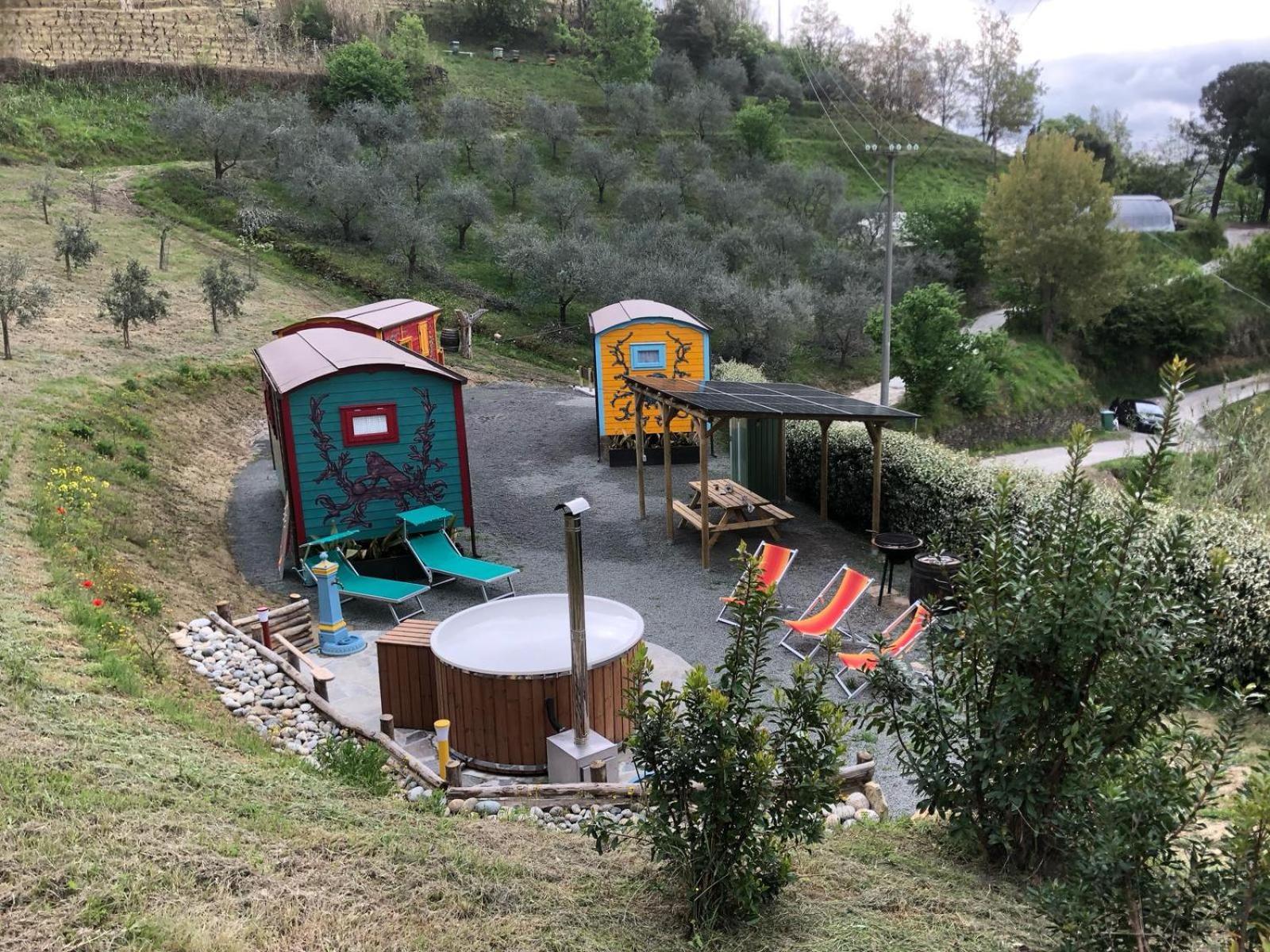 Agriturismo La Rovere - I Carrozzoni Gitani Cossano Belbo Exterior foto