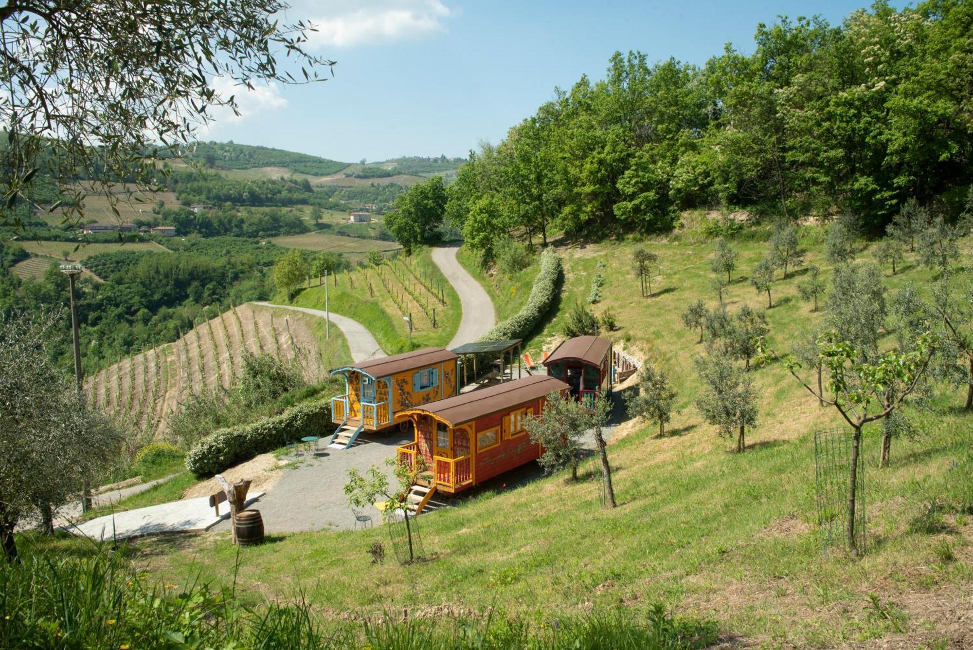Agriturismo La Rovere - I Carrozzoni Gitani Cossano Belbo Exterior foto